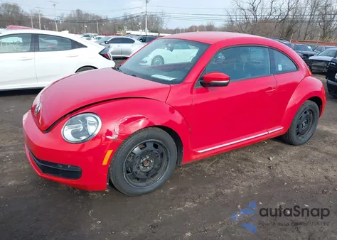 2014 Volkswagen Beetle 2.5L z USA, uszkodzony, nr VIN 3VWJP7AT8EM608934